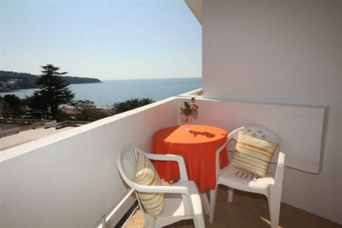 sutomore-02.jpg
